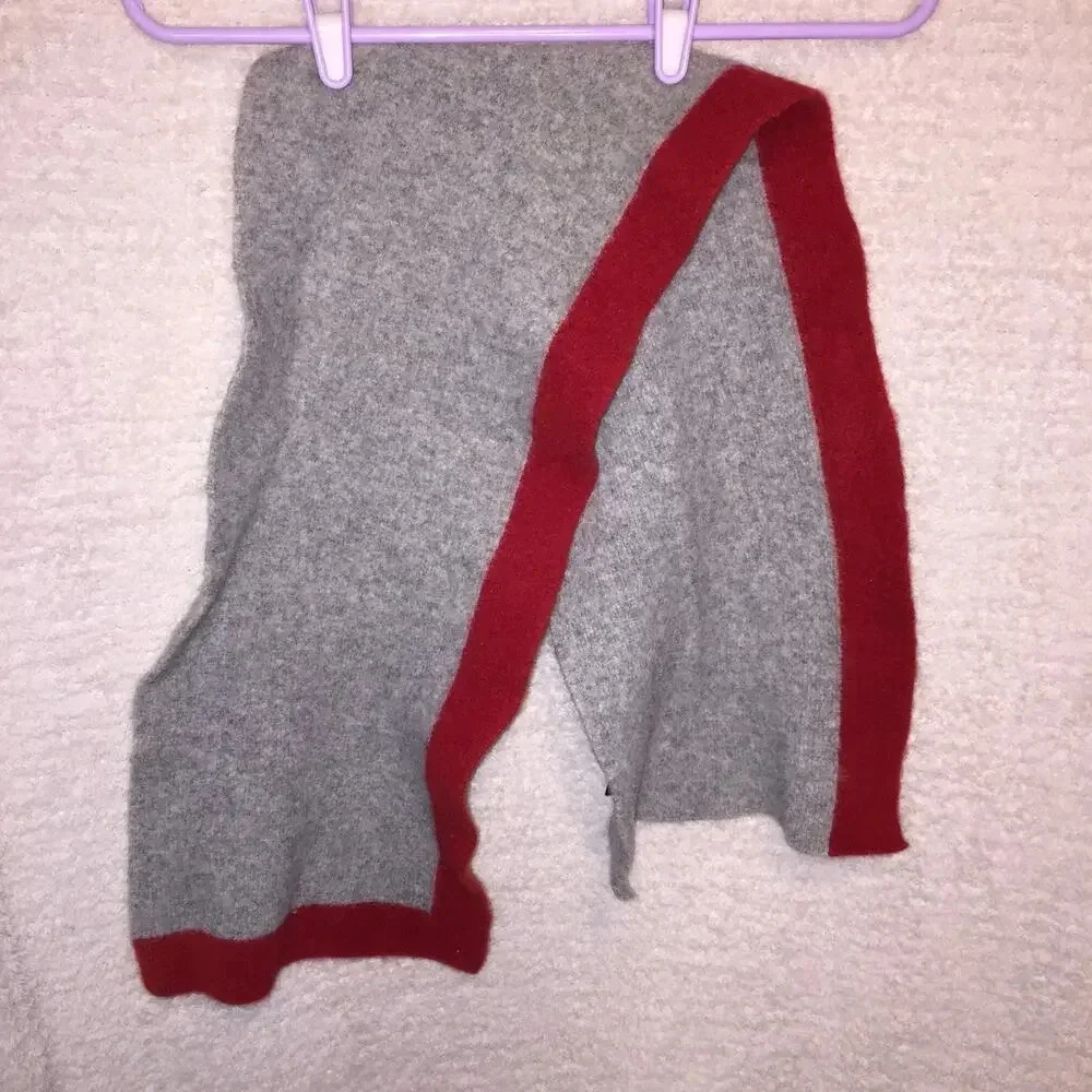 Gap 100% Lambs wool gray red border scarf 9x46